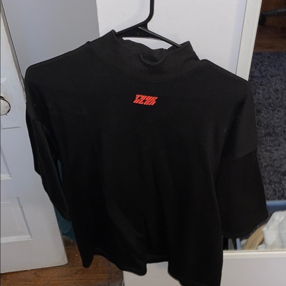 True Religion turtle neck 1/2 sleeve Thick Tee - Picture 2 of 3